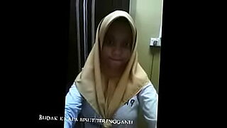 rakam orang putih salin baju