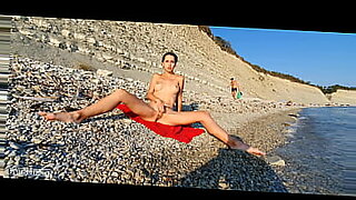 ma femme se fait tripoter par un inconnu dans les dunes porno retro