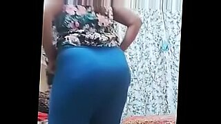 sex-drees-change-shop