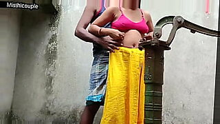 desi aunty hindi bathing audio