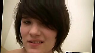 cute-babe-fuk-fist-tim