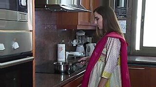 indian desi aunty lifting saree for pissing