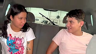 hija-durmiendo-recibe-creampie