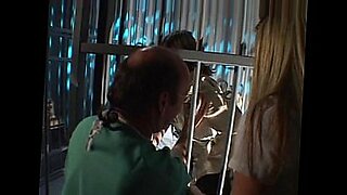 amateur-whore-elle-goes-wild-lets-5-strippers-pound-on-her-cunt-including-2-barebacks-in-phgc-39-cam-1