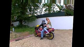 porno-africain-baise-sur-moto