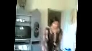 indian housdwife do saree up and do sex and removing saree