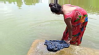 চুদতে-গিয়ে-জোরে-ঠেলে-ঢিক