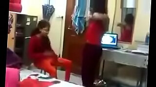 indian-girls-masti-in-hostel