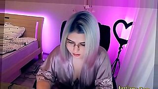 two girl one man figer boobs cudai english