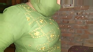 hot-girl-gives-it-to-a-stranger