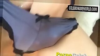 japanese-teen-kissing