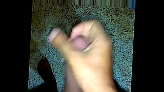 වඩාගෙන-ගහන-පොඩි-කෙල්ල