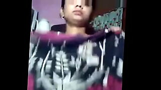 saree-removing-chithi
