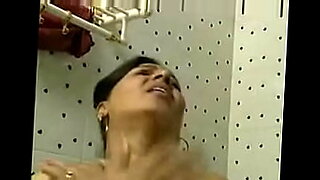 mom-help-son-in-bath