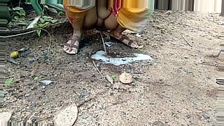 indian-aunty-upstream-pissing