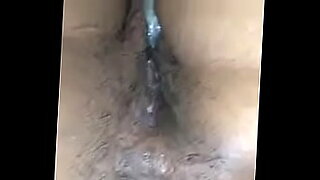 guy-licks-wifes-pussy
