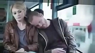 cleavage-romance-in-bus