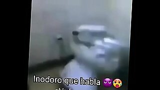 esposa le muestra videos a su marido como se la cogen