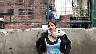 কাপড়-শেলায়-করে-এক্স