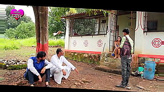 romance-secy-hindi-kiss-gf