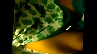 lesbian-kiss-sloppy