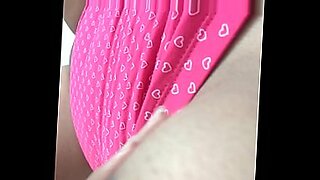 sister-cleaning-without-pantie