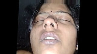 divya-aunty-hot-romance-videos