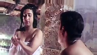 aunty-girl-showing-indian-girl
