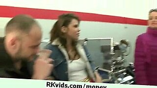cum-mouth-mom-public