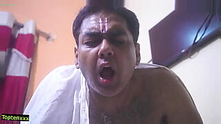 ullu-web-series-saree-aunty