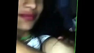 couple-romance-boob-kiss