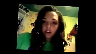 girl-extreme-piss-eating-pussy