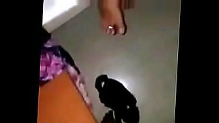 tante-girang-ngesek-hewan-anjing