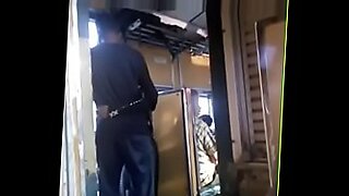 girl-fuck-in-train