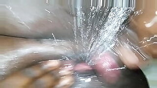 peeking my aunt in the shower