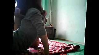 lesbian-kissing-asmr
