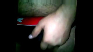 cumshot-drop-on-pussi