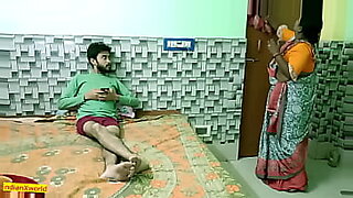 ينيك-امه-وهيه-عالقه