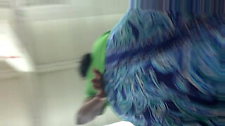 voyeur-spy-cam-teen-bathroom