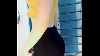 curvy butt mom