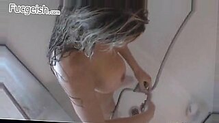 christine-nampeera-video-in-the-toilet