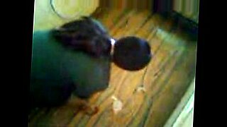pissing-little-girl
