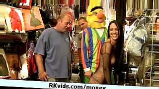 porn-stars-getting-wax