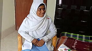 bata-boy-mother-six