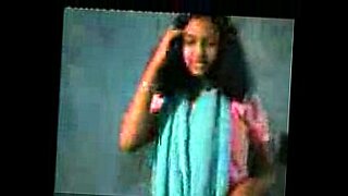 choti bachi ke sath paheli bar teen video