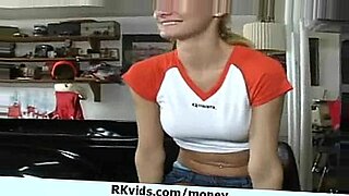 bug-boobs-teen-in-room