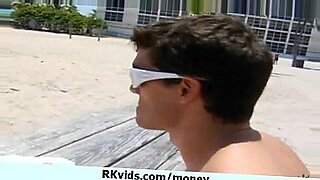 vre-video-sergo-a-kap-koupe-petite-fille-la-en-hotel-la