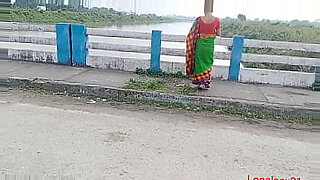 green-saree-women