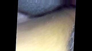 wife eats girlfriends pussy while fucking